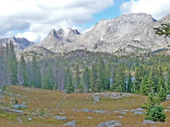 Mt Hooker, Tower Peak, Glissade Peak and Mt Bonneville on the descent to Skull Lake